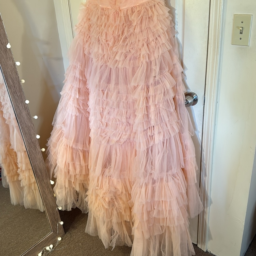MAC DUGGAL
Pink Strapless Tulle Ruffle Gown Anthropologie - Picture 12 of 17